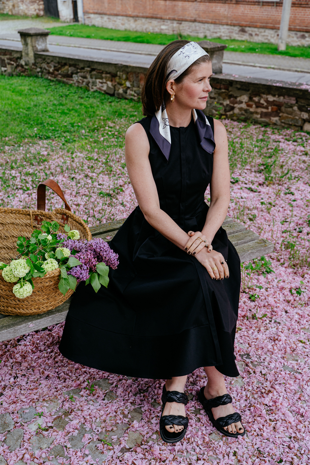 Midikleid Kati ohne Ärmel aus Bio-Baumwolle in Schwarz.