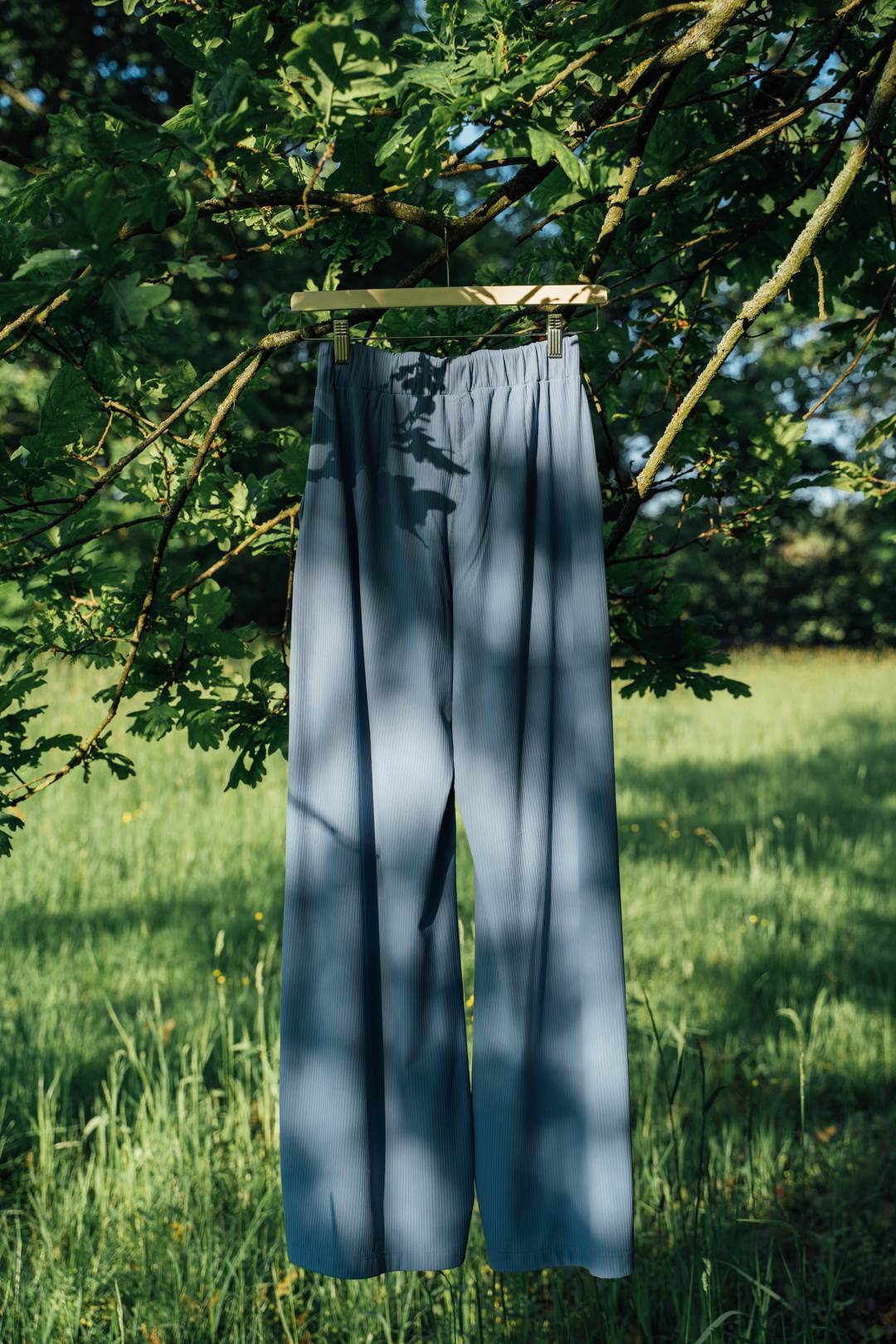 Rückansicht der Casual Hose Adele aus Nylon und Spandex