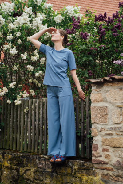 Nachhaltige Damenhose Adele kombiniert im modernen Casual Look