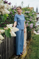 Nachhaltige Damenhose Adele kombiniert im modernen Casual Look